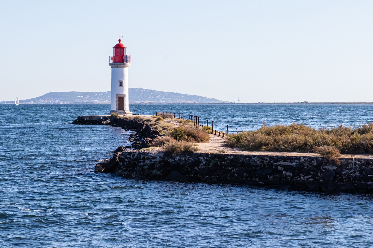 Le phare de l'étang de Thau en automne